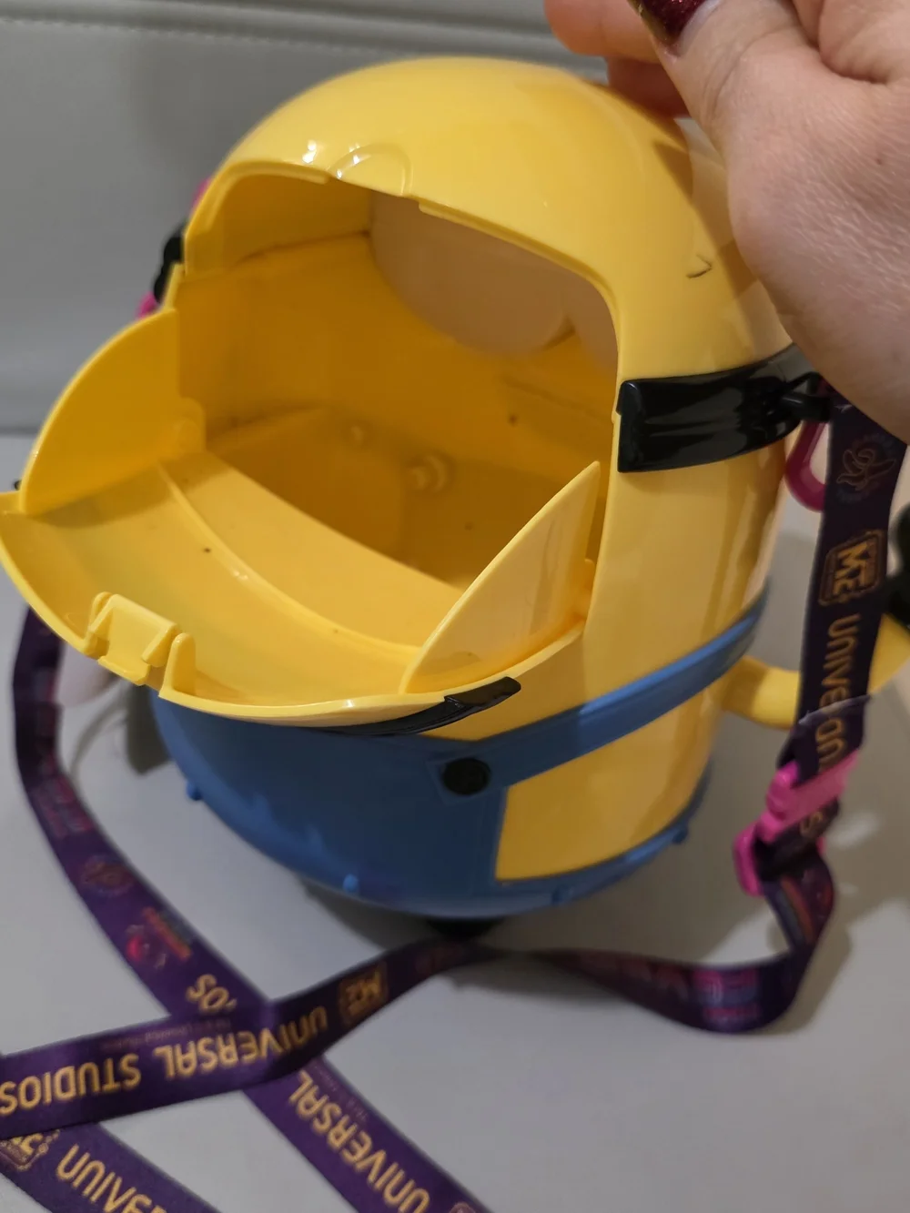 Universal Studios Bob Minion Popcorn Bucket Moving Eyes with Strap Despicable Me